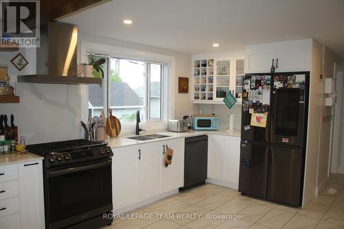 500 Aberdeen Street, Renfrew, ON - Indoor Photo Showing Kitchen With Double Sink