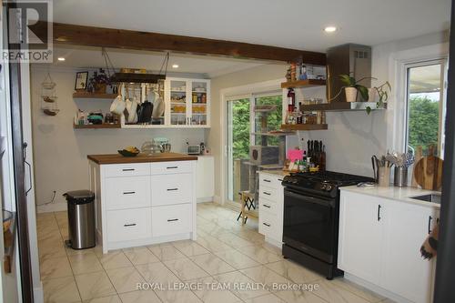 500 Aberdeen Street, Renfrew, ON - Indoor Photo Showing Kitchen