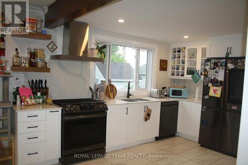 500 Aberdeen Street, Renfrew, ON - Indoor Photo Showing Kitchen With Double Sink
