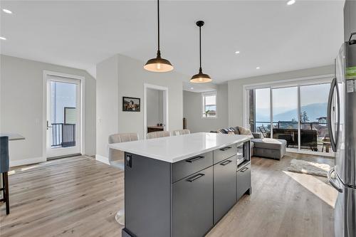 101-1001 Antler Drive, Penticton, BC - Indoor Photo Showing Kitchen