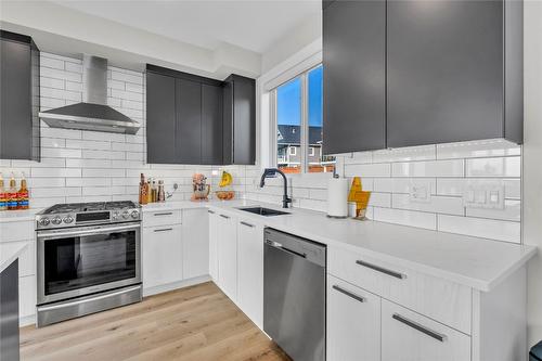 101-1001 Antler Drive, Penticton, BC - Indoor Photo Showing Kitchen With Upgraded Kitchen