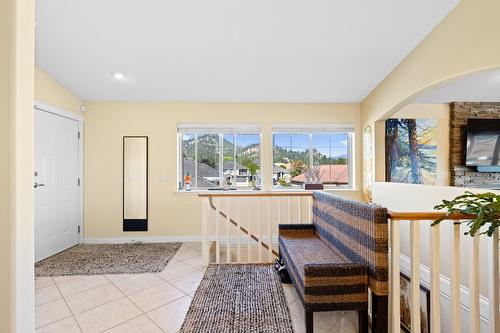 201-2455 Quail Ridge Boulevard, Kelowna, BC - Indoor Photo Showing Other Room