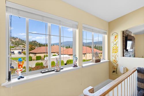 201-2455 Quail Ridge Boulevard, Kelowna, BC - Indoor Photo Showing Other Room