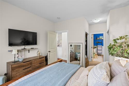 3871 Sonoma Pines Drive, West Kelowna, BC - Indoor Photo Showing Bedroom