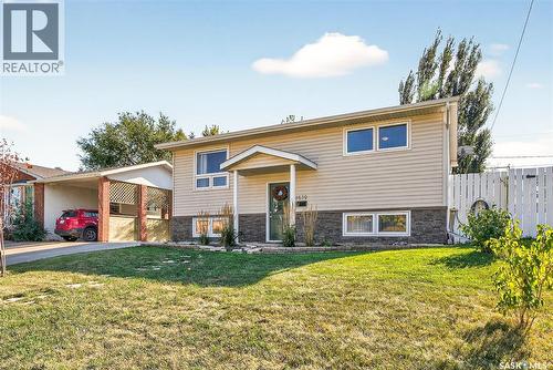 1519 Grandview Street W, Moose Jaw, SK - Outdoor With Facade