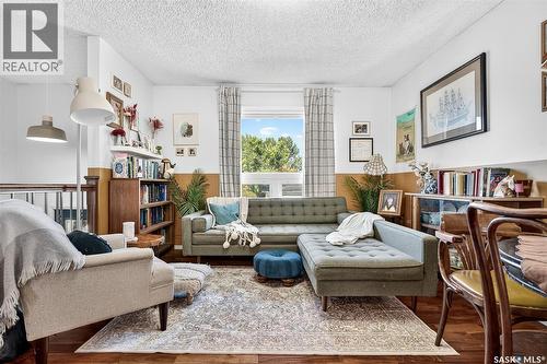1519 Grandview Street W, Moose Jaw, SK - Indoor Photo Showing Living Room
