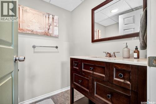 1519 Grandview Street W, Moose Jaw, SK - Indoor Photo Showing Bathroom
