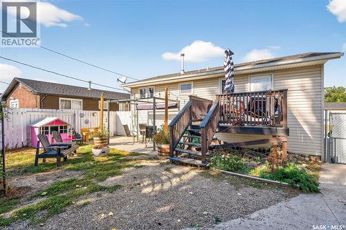 1519 Grandview Street W, Moose Jaw, SK - Outdoor With Deck Patio Veranda