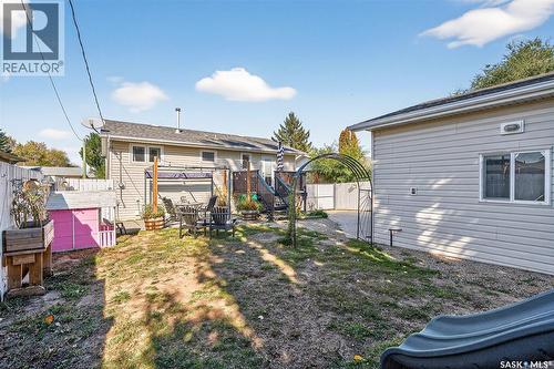 1519 Grandview Street W, Moose Jaw, SK - Outdoor