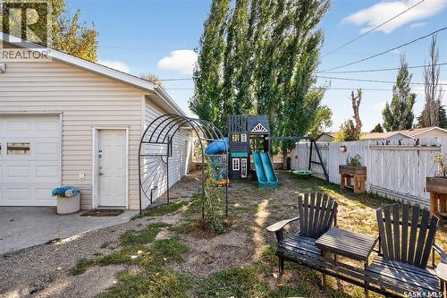 1519 Grandview Street W, Moose Jaw, SK - Outdoor With Exterior