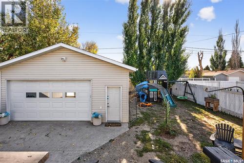 1519 Grandview Street W, Moose Jaw, SK - Outdoor With Exterior