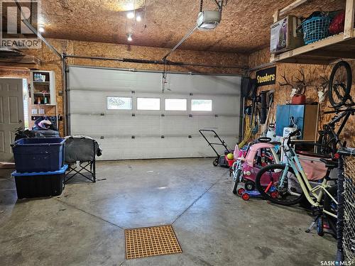 1519 Grandview Street W, Moose Jaw, SK - Indoor Photo Showing Garage