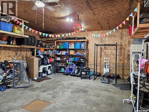 1519 Grandview Street W, Moose Jaw, SK - Indoor Photo Showing Garage