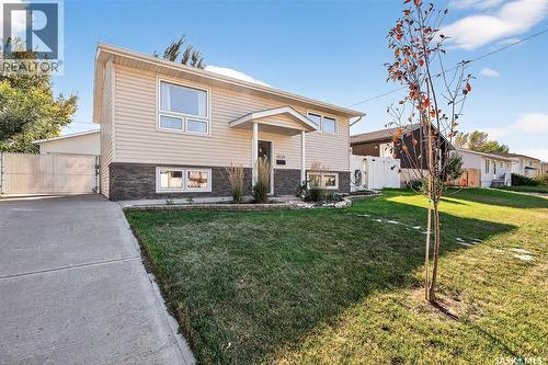 1519 Grandview Street W, Moose Jaw, SK - Outdoor