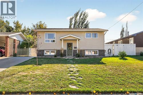 1519 Grandview Street W, Moose Jaw, SK - Outdoor With Facade