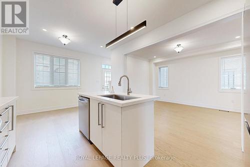 5371 Tenth Line W, Mississauga, ON - Indoor Photo Showing Kitchen