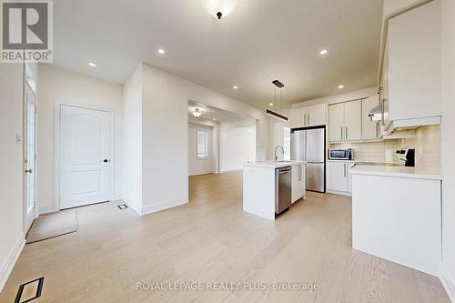 5371 Tenth Line W, Mississauga, ON - Indoor Photo Showing Kitchen