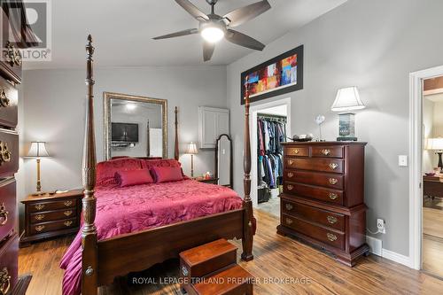 7710 Clayton Street, Lambton Shores (Port Franks), ON - Indoor Photo Showing Bedroom