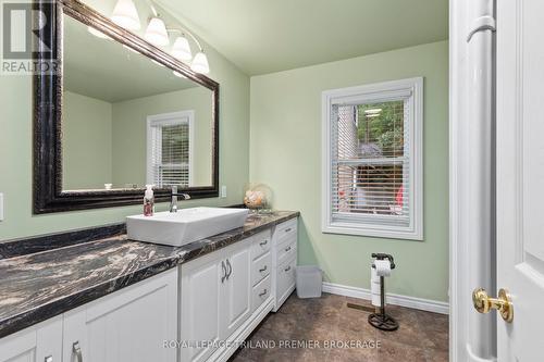 7710 Clayton Street, Lambton Shores (Port Franks), ON - Indoor Photo Showing Bathroom