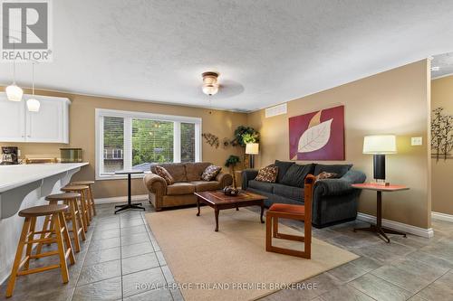 7710 Clayton Street, Lambton Shores (Port Franks), ON - Indoor Photo Showing Living Room