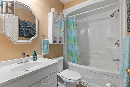 7710 Clayton Street, Lambton Shores (Port Franks), ON - Indoor Photo Showing Bathroom