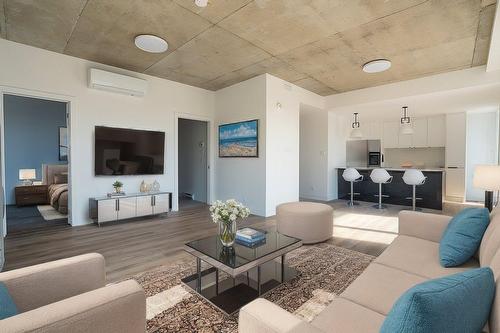 Living room - 205-8945 Boul. Viau, Montréal (Saint-Léonard), QC - Indoor Photo Showing Living Room