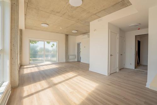 Overall view - 205-8945 Boul. Viau, Montréal (Saint-Léonard), QC - Indoor Photo Showing Other Room