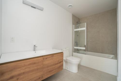 Bathroom - 205-8945 Boul. Viau, Montréal (Saint-Léonard), QC - Indoor Photo Showing Bathroom