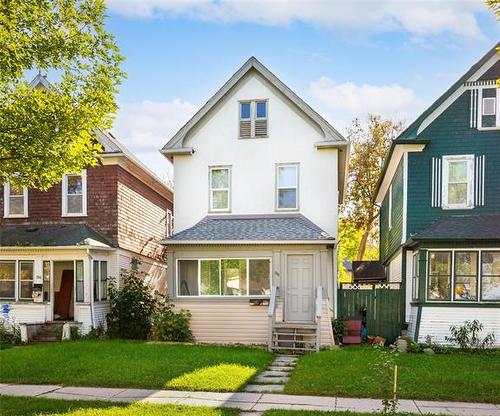 258 Cathedral AVE  Winnipeg, MB R2W 0X5