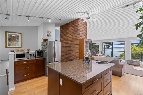 2530 Spring Beach Dr, Gabriola Island, BC 