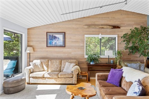 2530 Spring Beach Dr, Gabriola Island, BC 