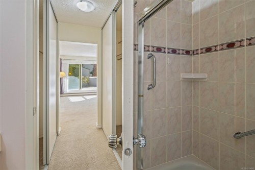 108-1149 Rockland Ave, Victoria, BC - Indoor Photo Showing Bathroom