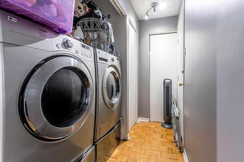 Salon - 1321  - 1327 Av. Stravinski, Brossard, QC - Indoor Photo Showing Laundry Room