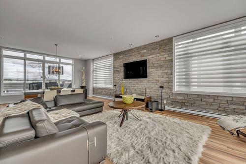 Salon - 505-2350 Rue Du Barachois, Québec (Les Rivières), QC - Indoor Photo Showing Living Room With Fireplace