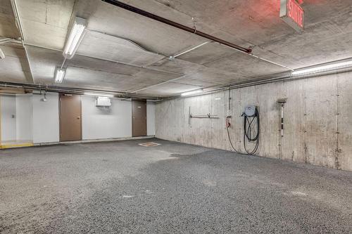 Garage - 505-2350 Rue Du Barachois, Québec (Les Rivières), QC - Indoor Photo Showing Garage