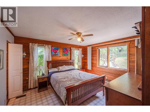 Primary Bedroom - 16339 Old Richter Pass Road, Osoyoos, BC - Indoor Photo Showing Bedroom
