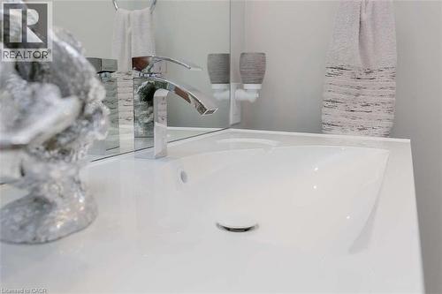 975 Beach Boulevard, Hamilton, ON -  Photo Showing Bathroom