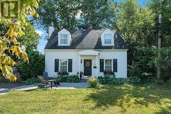 16 SANDRIDGE ROAD  Ottawa, ON K1K 0A8