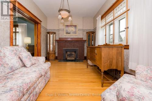 299 Napier Street, Collingwood, ON - Indoor Photo Showing Living Room With Fireplace