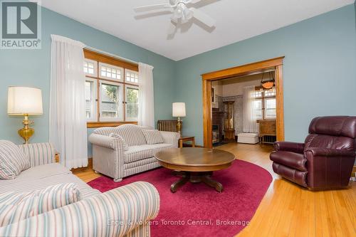 299 Napier Street, Collingwood, ON - Indoor Photo Showing Living Room