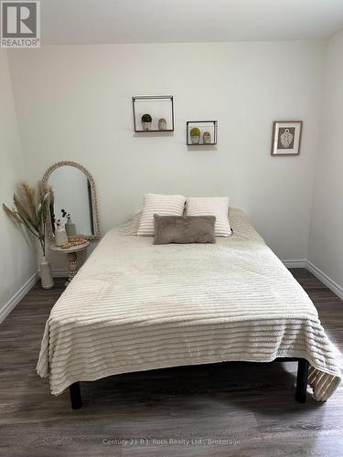 1 Waagosh Miikans Lane W, Christian Island 30 (Beausoleil First Nation), ON - Indoor Photo Showing Bedroom