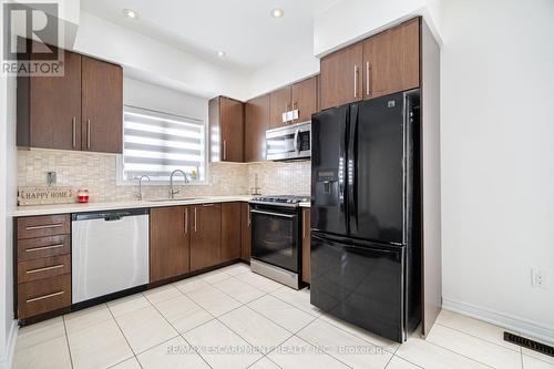 136 Westbank Trail, Hamilton, ON - Indoor Photo Showing Kitchen