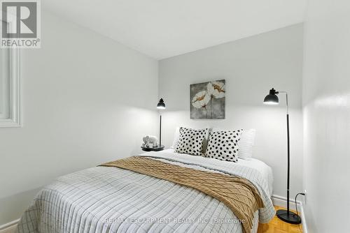 1423 Thornton Road, Burlington, ON - Indoor Photo Showing Bedroom