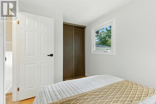 1423 Thornton Road, Burlington, ON - Indoor Photo Showing Bedroom