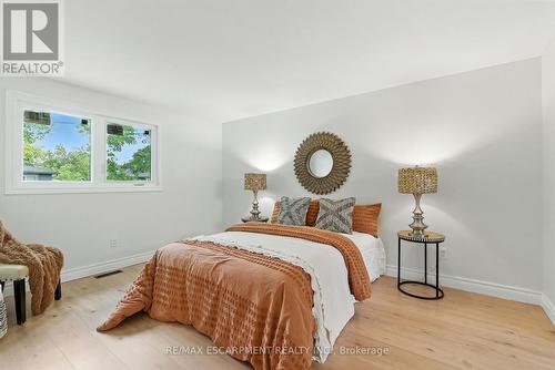 1423 Thornton Road, Burlington, ON - Indoor Photo Showing Bedroom