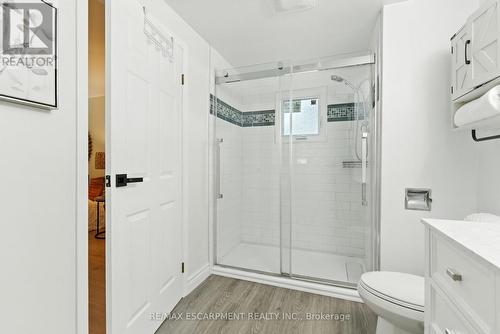 1423 Thornton Road, Burlington, ON - Indoor Photo Showing Bathroom