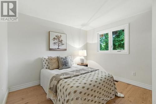 1423 Thornton Road, Burlington, ON - Indoor Photo Showing Bedroom