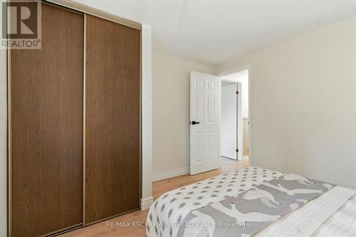 1423 Thornton Road, Burlington, ON - Indoor Photo Showing Bedroom