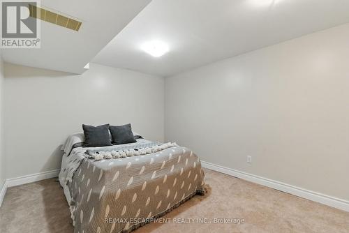 1423 Thornton Road, Burlington, ON - Indoor Photo Showing Bedroom