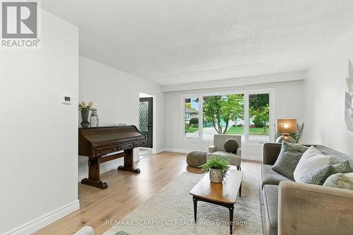 1423 Thornton Road, Burlington, ON - Indoor Photo Showing Living Room